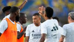 El Real Madrid en el calentamiento previo al duelo contra UD Las Palmas