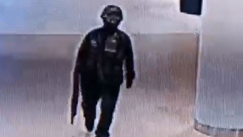 Imagen del asaltante captada por las c�maras de seguridad del centro comercial Terminal 21