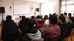 El cineasta Álex Agüera impartió un taller sobre creación de videoclips