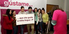 Alumnos do instituto carball�s, participando na campa�a G�stame o galego.