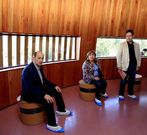 Rafael Louz�n en una visita a la Pousada de Mea�o.