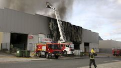 Incendio en una nave de reciclaje en Vilar do Colo