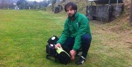 El fisioterapeuta racinguista asegura que en el banquillo se sufre m�s que los futbolistas cuando est�n en el campo