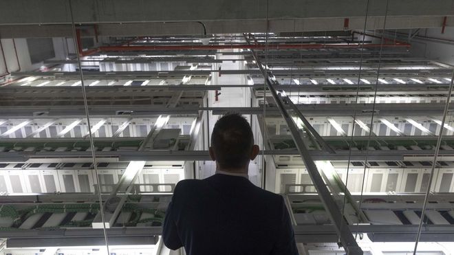 Sala de servidores del centro de procesamiento de datos en la que el SERGAS aloja los datos cl�nicos de los pacientes de Galicia, ubicado en la Cidade da Cultura. 