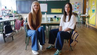 Victoria, de 58 años, y Judit, de 32 años, retratadas este lunes en el CEIP Cruceiro de Canido de Ferrol