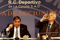 Lendoiro, durante la junta de accionistas en compa��a de su abogado Rafael Chaver.