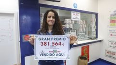 Mar�a Juega, titular de la administraci�n n�mero 24 de A Coru�a, en la calle de la Estrella