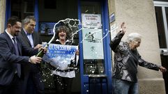 Las propietarias de la administraci�n celebran el premio