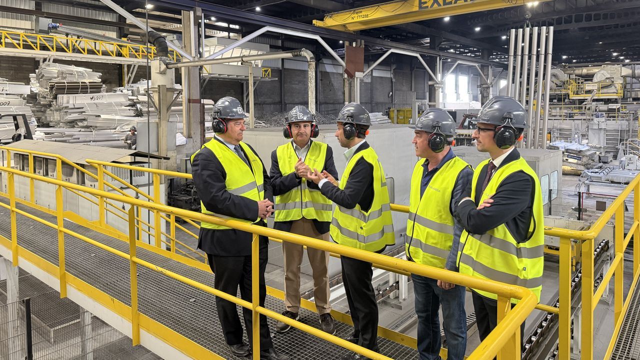Exlabesa moderniza su planta de Rois e innova en vehículos eléctricos