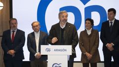 El presidente de Arag�n y candidato del PP a la reelecci�n, Jorge Azc�n, en el centro, presenta la lista de candidatos en Teruel a las pr�ximas elecciones auton�micas, este mi�rcoles.