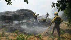 Un incendio forestal calcin parte del Castro de Toiriz, en Silleda, la semana pasada.