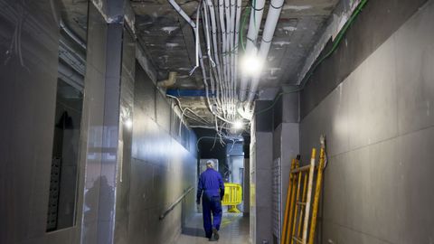 El portal del edificio 58 de la calle San Isidoro, en la Sagrada Familia, ayer