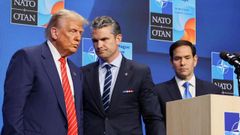 Donald Trump junto al secretario de Defensa, Pete Hegseth, y el secretario de Estado, Marco Rubio, en la cumbre de la OTAN de La Haya, en el 2025