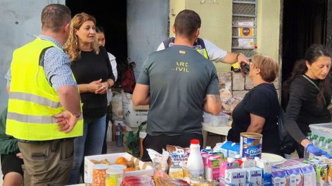 El envo incluy alimentos y productos de higinicos transportados en dos camiones