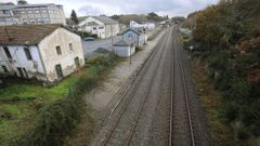 Laxosa. Esta estaci�n de O Corgo forma parte de las cuatro que se arreglar�n al contar con doble v�a, pudi�ndose usar como parada de emergencia ya que es el �nico apeadero entre Lugo y A Pobra. Adem�s de mejoras en los andenes, se instalar�n marquesinas prefabricadas como refugio, con bancos met�licos.