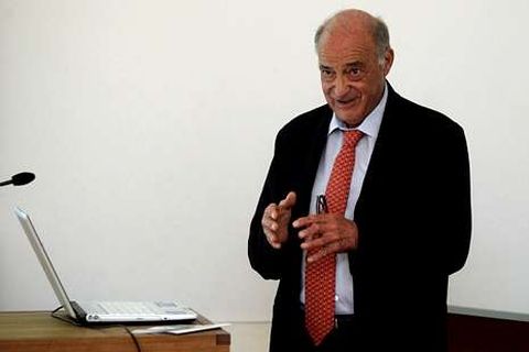 El cardilogo, durante su ponencia en la Fundacin Luis Seoane.