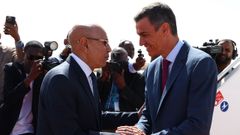 Pedro Sánchez, este miércoles en Mauritania, recibido por el presidente del país africano, Mohamed Ould Ghazouani