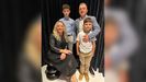 Robert y Donna con Liam, de 14 a�os, y Lucas, de 11.
