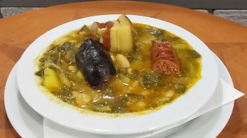 Pote asturiano, preparado en el Restaurante Canary's. Este plato a veces forma parte de los packs sorpresa que el establecimiento ovetense vende a trav�s de Too Good To Go