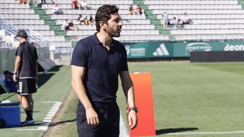 Javi V�zquez durante el encuentro frente al Barakaldo