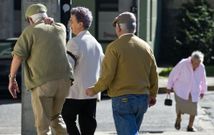 Ferrol cuenta con un elevado n�mero de personas mayores, como los de la foto de archivo. 