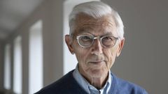 kallifatides.Theodor Kallifatides naci en Grecia en 1938, a los 26 aos emigr a Estocolmo, donde fue profesor y ahora sigue escribiendo