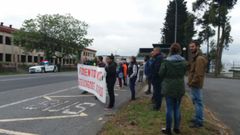 Protesta en Gu�samo para reclamar la pasarela