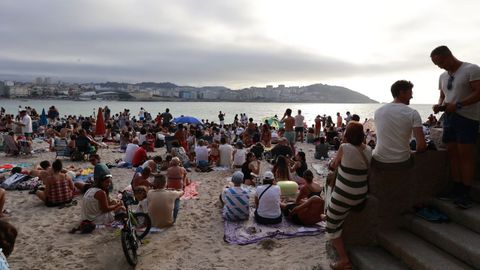 Eclipse total desde el paseo mar�timo de A Coru�a y las playas de Riazor y el Orz�n