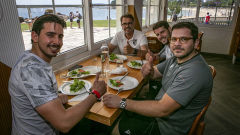 El restaurante de la playa de A Lombi&ntilde;a-Cab&iacute;o ofrece el mejor c&oacute;ctel para disfrutar de una gran comida con las mejores vistas al mar. Aunque en verano el lleno est&aacute; asegurado, durante los fines de semana del resto del a&ntilde;o cuenta con numerosos comensales.