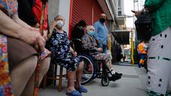 El edificio de la calle Rianxo de A Coru�a tuvo que ser desalojado debido al intenso humo que provoc� el incendio