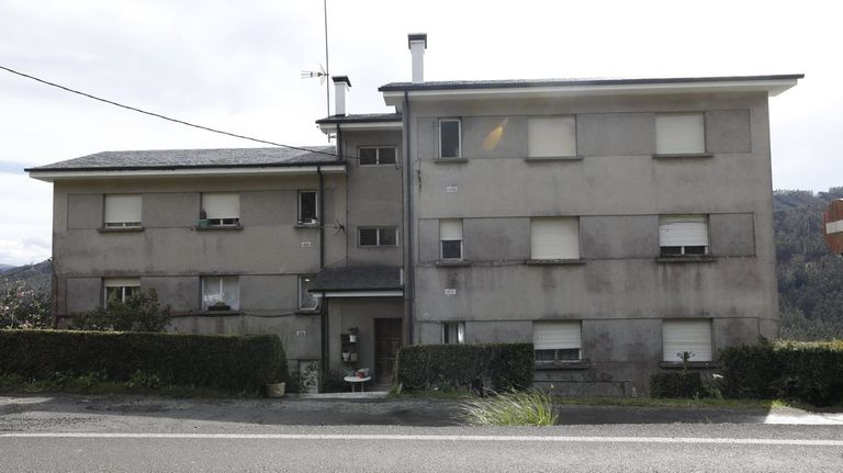 Edificio donde viv�an los maestros en Ourol, donde dos viviendas ser�n acondicionadas
