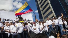 La oposici�n se reuni�, vestida de blanco, en la plaza Jos� Mart� de Chaca�to.