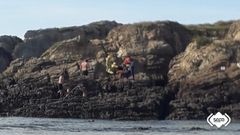 Momento del rescate del joven de 23 a�os