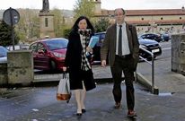 La concejala �urea Soto, con Carlos Hern�ndez, en una visita a los juzgados de Ourense. 