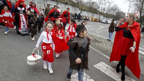 Desfile de comparsas del colegio Juan de L�ngara