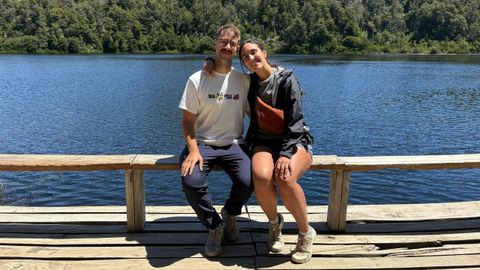 Gabriel Rodr�guez y Paulina Sicius, en San Carlos de Bariloche, en la Patagonia argentina, pa�s en el que empezaron la traves�a que les llev� a viajar doce meses.