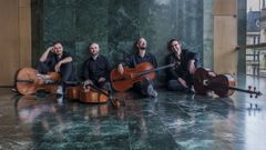 Spacek ?primero por la izquierda?, con los dem�s componentes de Cello Republic.