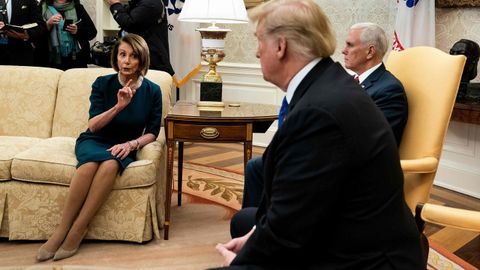 Nancy Pelosy junto a Donald Trump