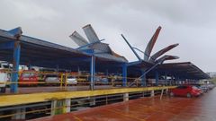 Techo levantado en el aparcamiento del Chuac