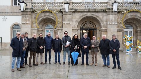 Grupo provincial del PP, con Elena Candia, este lunes delante de la Diputaci�n de Lugo