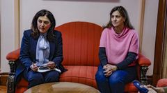 Elena Candia junto a Mar�a Reigosa, durante el recibimiento a la Guardia Real, el pasado viernes.