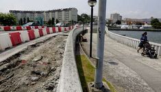 Las escaleras son el �nico acceso habilitado desde Cambre a la nueva pasarela peatonal. 