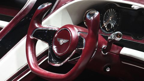 Interior del Bentley EXP 12