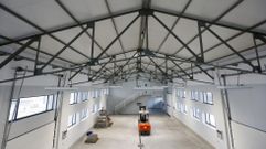 Vista del interior de la lonja de Curuxeiras, ya rehabilitada