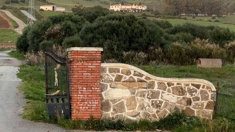 Entrada de la finca Cantora, ya sin su cartel