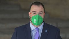 El presidente del Principado de Asturias, Adri�n Barb�n, ofrece declaraciones a los medios