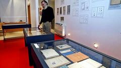 La casa museo de Col�n, en Poio, alberga multitud de documentos alusivos al navegante.