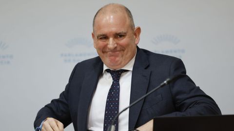 El director general de Asistencia Sanitaria del Sergas, Alfredo Silva, este jueves durante su comparecencia en la comisi&oacute;n parlamentaria.