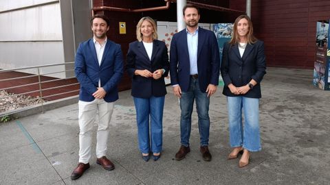 El presidente del PP de Gij�n, Andr�s Ruiz, la senadora 'popular' Alicia Garc�a, el presidesidente del PP en Asturias, �lvaro Queipo, y la vicealcaldesa de Gij�n y concejala de Econom�a, Empleo, Turismo e Innovaci�n, �ngela Pumariega
