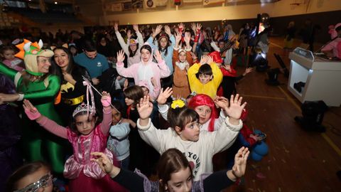 FESTIVAL DE DISFRACES EN EL PABELLON DE A CACHADA